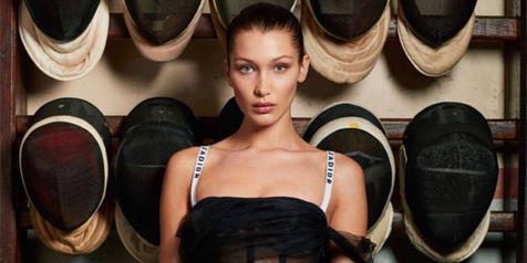 Baju Tertiup Angin, Bra Model Cantik Ini Tertangkap Kamera